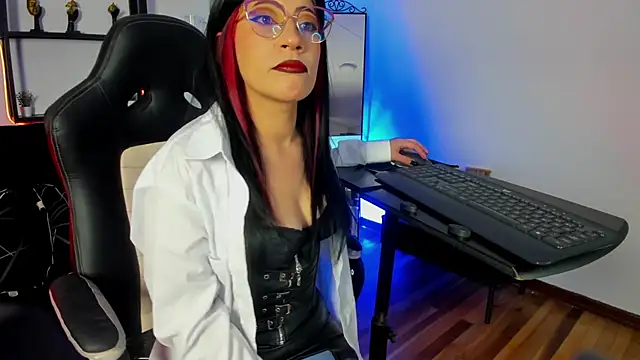 Halley Ravenn online show from June 2026 08:35:01 PM