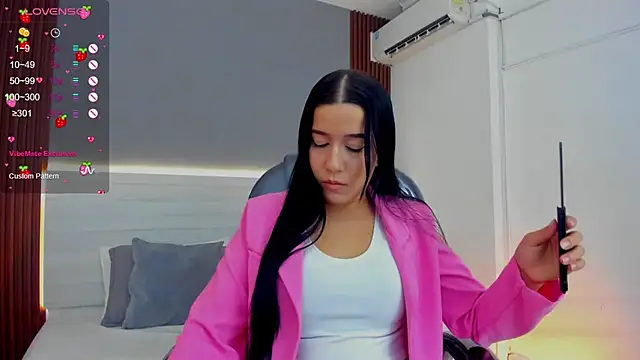 Snapshot of Amy_Leah chatting on December 2025 08:04:02 PM Amy Leah online show from December 2025 08:04:02 PM