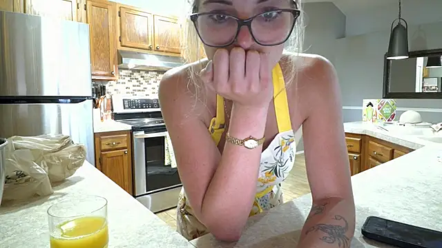Snapshot of RosieCheeks_ chatting on June 2026 05:37:02 PM RosieCheeks online show from June 2026 05:37:02 PM