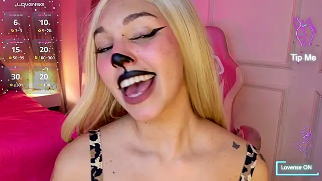 Snapshot of Lynaa_love chatting on November 2025 08:57:01 PM Lynaa love online show from November 2025 08:57:01 PM