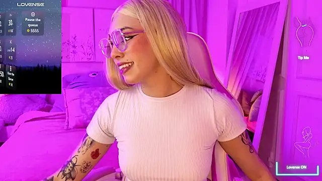 Snapshot of Lynaa_love chatting on December 2025 01:58:01 AM Lynaa love online show from December 2025 01:58:01 AM