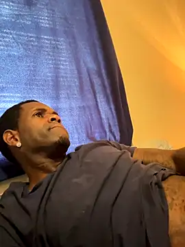 Snapshot of CrookedBeaut chatting on December 2025 06:16:01 PM CrookedBeaut online show from December 2025 06:16:01 PM