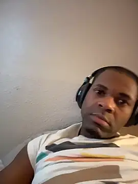 Snapshot of CrookedBeaut chatting on January 2026 05:40:01 PM CrookedBeaut online show from January 2026 05:40:01 PM