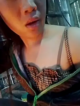 Snapshot of Yumiik2kk chatting on November 2025 11:27:01 PM Yumiik2kk online show from November 2025 11:27:01 PM