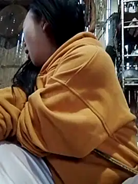 Snapshot of Yumiik2kk chatting on November 2025 11:28:01 PM Yumiik2kk online show from November 2025 11:28:01 PM