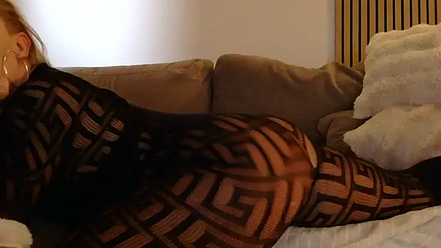 lorenarowena online show from February 2026 03:15:02 PM