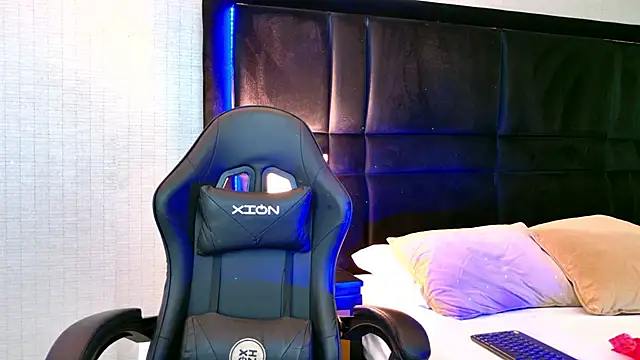 EllaEvanz online show from November 2025 08:00:01 PM