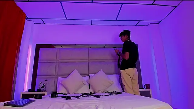 Snapshot of Maximo_king25 chatting on November 2025 04:18:02 AM Maximo king25 online show from November 2025 04:18:02 AM