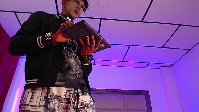 Snapshot of Maximo_king25 chatting on November 2025 03:54:01 AM Maximo king25 online show from November 2025 03:54:01 AM