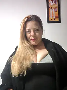 karlaanqui1 online show from May 2026 10:43:01 AM