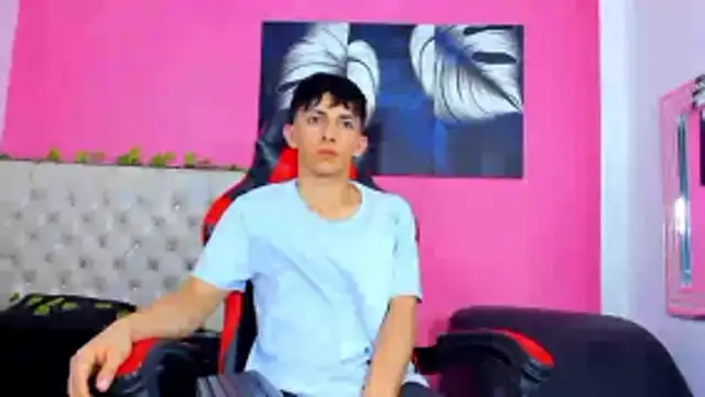 Snapshot of ElanGiraldo chatting on November 2025 10:41:01 PM ElanGiraldo online show from November 2025 10:41:01 PM