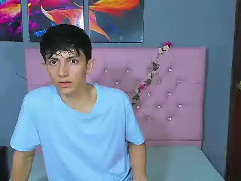 Snapshot of ElanGiraldo chatting on December 2025 09:57:01 PM ElanGiraldo online show from December 2025 09:57:01 PM