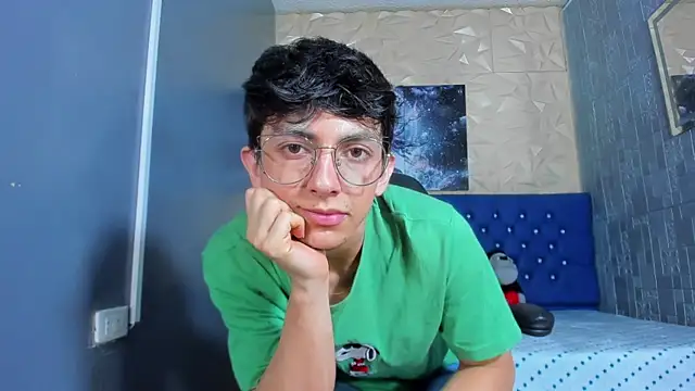 ElanGiraldo online show from July 2026 10:49:02 PM