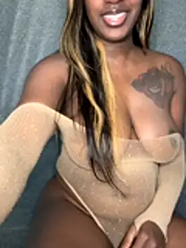 Snapshot of ToyaThick chatting on November 2025 05:28:02 PM ToyaThick online show from November 2025 05:28:02 PM