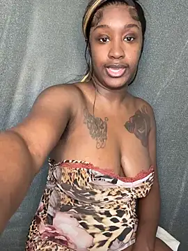 Snapshot of ToyaThick chatting on December 2025 05:55:02 PM ToyaThick online show from December 2025 05:55:02 PM