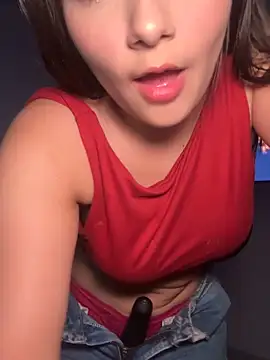 Snapshot of EmmiiGlow chatting on January 2026 02:04:02 AM EmmiiGlow online show from January 2026 02:04:02 AM