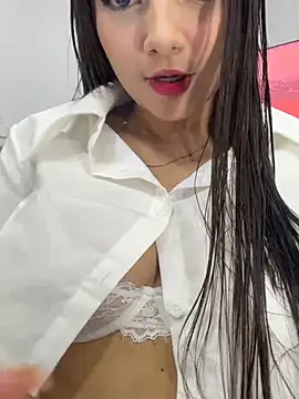 Snapshot of EmmiiGlow chatting on January 2026 02:27:02 AM EmmiiGlow online show from January 2026 02:27:02 AM