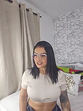 Snapshot of sofiaalarson chatting on December 2025 12:51:01 AM sofiaalarson online show from December 2025 12:51:01 AM