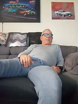 andy-1961 online show from November 2025 02:45:02 PM