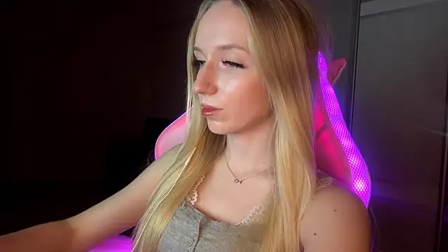 Snapshot of LaceDream chatting on November 2025 03:11:01 PM LaceDream online show from November 2025 03:11:01 PM