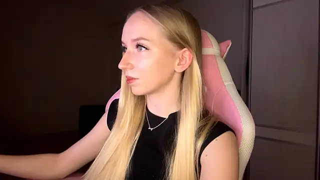 Snapshot of LaceDream chatting on November 2025 03:12:02 PM LaceDream online show from November 2025 03:12:02 PM