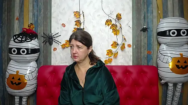 Snapshot of RoseHille chatting on November 2025 10:45:02 AM RoseHille online show from November 2025 10:45:02 AM