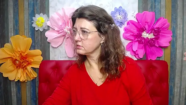 Snapshot of RoseHille chatting on November 2025 06:12:02 AM RoseHille online show from November 2025 06:12:02 AM