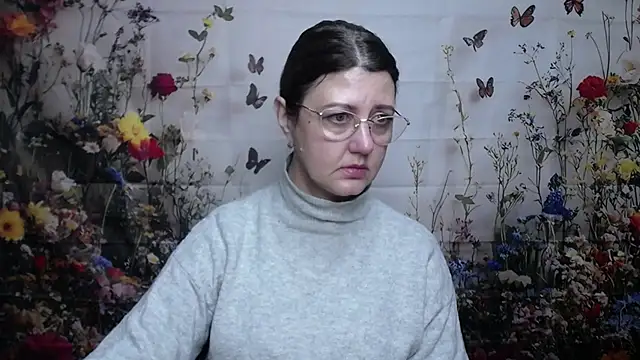 Snapshot of RoseHille chatting on November 2025 03:02:01 PM RoseHille online show from November 2025 03:02:01 PM