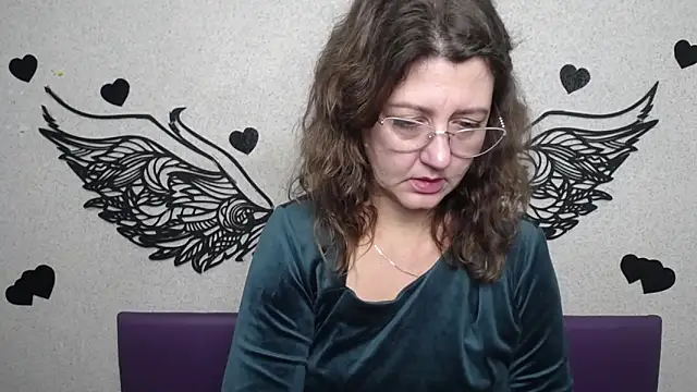 Snapshot of RoseHille chatting on November 2025 03:36:01 PM RoseHille online show from November 2025 03:36:01 PM