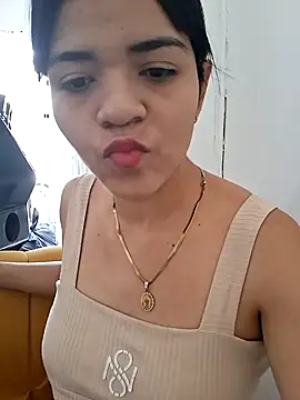 Snapshot of Skinny_Wet chatting on November 2025 07:27:01 PM Skinny Wet online show from November 2025 07:27:01 PM