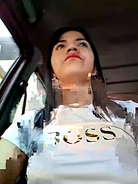 Snapshot of Skinny_Wet chatting on December 2025 11:37:01 AM Skinny Wet online show from December 2025 11:37:01 AM