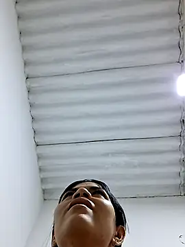 Snapshot of Skinny_Wet chatting on December 2025 11:41:02 AM Skinny Wet online show from December 2025 11:41:02 AM