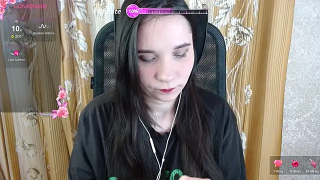 Snapshot of KateForYou chatting on December 2025 09:51:02 AM KateForYou online show from December 2025 09:51:02 AM