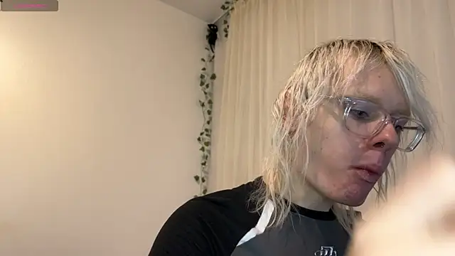 Snapshot of MollyChloe chatting on November 2025 09:15:02 PM MollyChloe online show from November 2025 09:15:02 PM