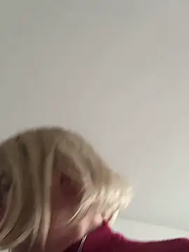 Snapshot of simone_xdressing chatting on February 2025 02:16:01 PM simone xdressing online show from February 2025 02:16:01 PM