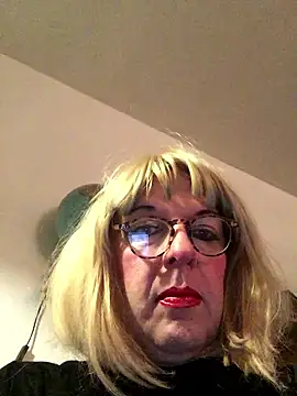 Snapshot of simone_xdressing chatting on January 2026 01:20:01 AM simone xdressing online show from January 2026 01:20:01 AM