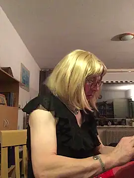 Snapshot of simone_xdressing chatting on January 2026 07:50:02 PM simone xdressing online show from January 2026 07:50:02 PM
