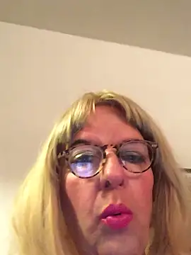 Snapshot of simone_xdressing chatting on March 2026 12:47:01 AM simone xdressing online show from March 2026 12:47:01 AM