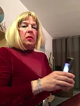 Snapshot of simone_xdressing chatting on March 2026 12:49:02 AM simone xdressing online show from March 2026 12:49:02 AM