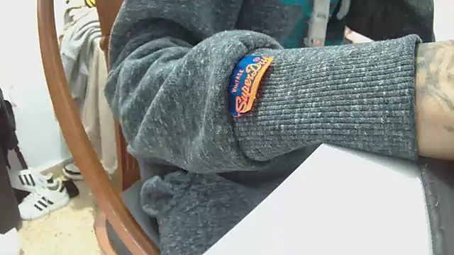 Snapshot of Calavera2001 chatting on December 2025 01:26:01 PM Calavera2001 online show from December 2025 01:26:01 PM