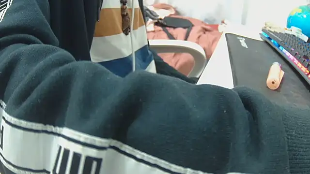 Snapshot of Calavera2001 chatting on December 2025 12:38:02 AM Calavera2001 online show from December 2025 12:38:02 AM