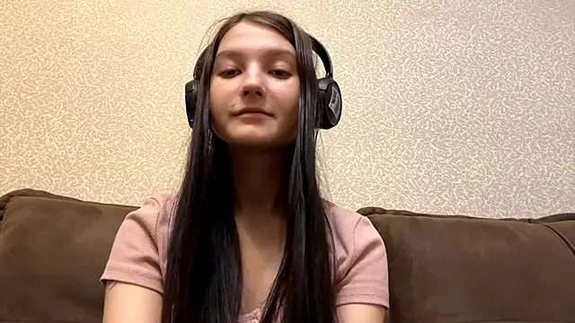 Snapshot of AurorAurora chatting on November 2025 08:50:02 AM AurorAurora online show from November 2025 08:50:02 AM