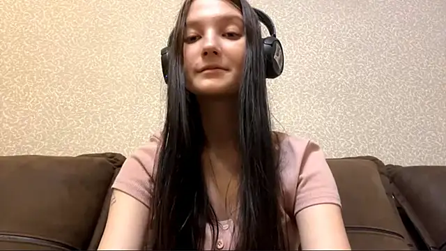 Snapshot of AurorAurora chatting on November 2025 09:02:02 AM AurorAurora online show from November 2025 09:02:02 AM