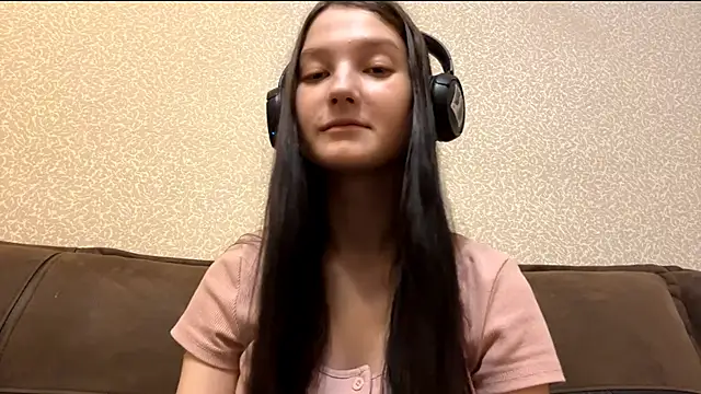 Snapshot of AurorAurora chatting on December 2025 09:25:01 AM AurorAurora online show from December 2025 09:25:01 AM