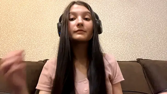 Snapshot of AurorAurora chatting on December 2025 08:23:01 AM AurorAurora online show from December 2025 08:23:01 AM