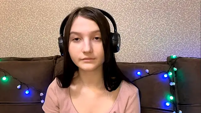 Snapshot of AurorAurora chatting on December 2025 08:40:02 AM AurorAurora online show from December 2025 08:40:02 AM