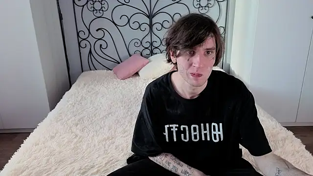 Snapshot of Danny_loves_Mary chatting on November 2025 04:34:02 AM Danny loves Mary online show from November 2025 04:34:02 AM