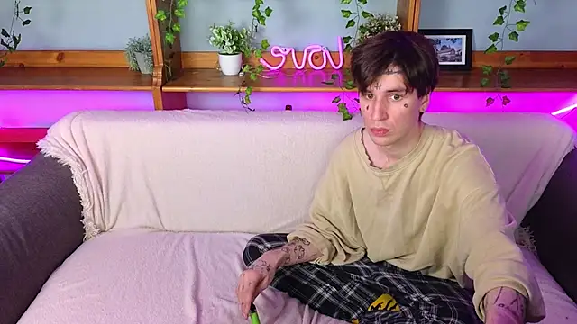 Danny loves Mary online show from May 2026 02:20:02 AM