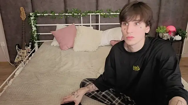 Danny loves Mary online show from June 2026 02:32:02 AM