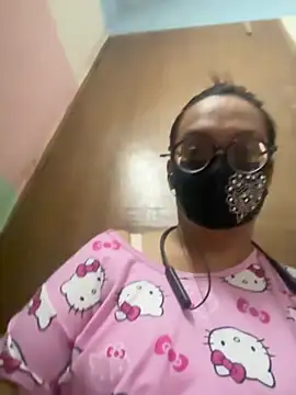 Snapshot of Saguphtah_Chattergy_22 chatting on November 2025 04:44:01 PM Saguphtah Chattergy 22 online show from November 2025 04:44:01 PM